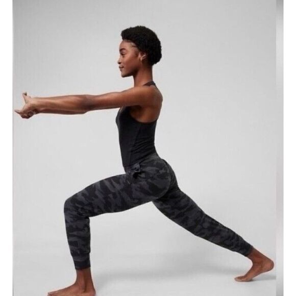 Athleta Salutation Camo Jogger in Gray Size S - Picture 3 of 7
